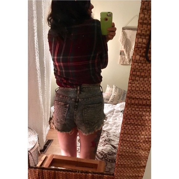 Vibrant High rise cut off Jean Shorts size S - Picture 2 of 5